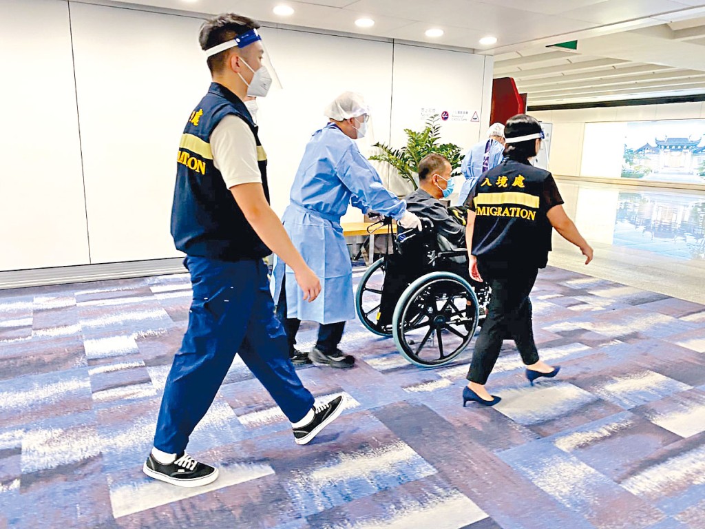一名港人早前被騙到海外工作受困,昨日安全由泰國返港。
