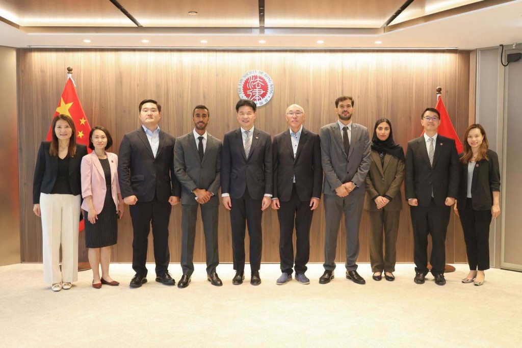 律師會上周五（11日）接待由阿曼國際金融中心（IFC Oman）董事會成員兼董事總經理Kairat Kelimbetov率領的代表團。