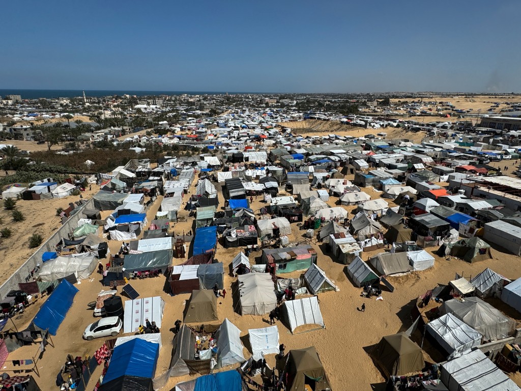 以哈战争越演越烈，图为加沙拉法的难民营。路透社