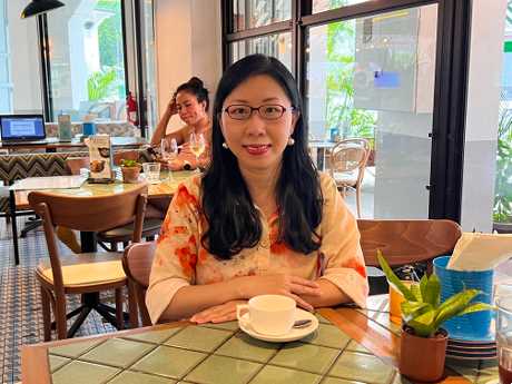 黎穎瑜於2021年以照顧家庭為由辭職，隨新加坡籍丈夫移居當地。郭詠欣攝