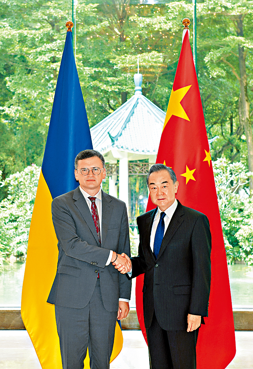 王毅與烏克蘭外長庫列巴會晤。