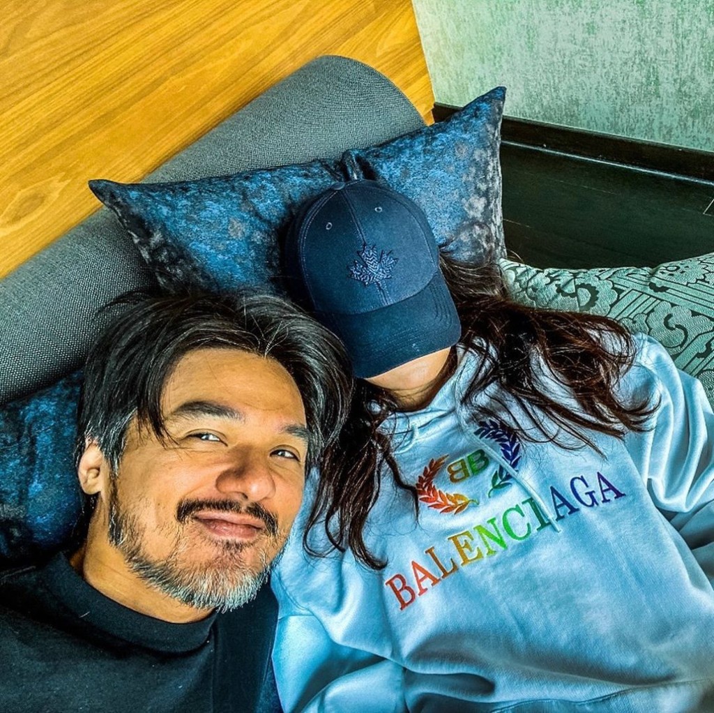 馮德倫不時貼老婆的鬼馬相。
