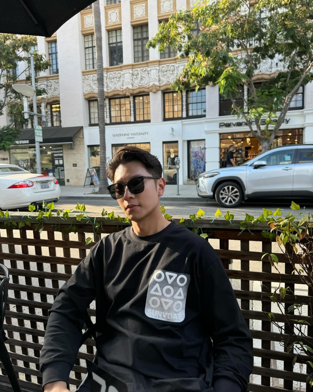 高鈞賢曾就讀約克大學工商理系,主修市場學。 高鈞賢曾就讀約克大學工商理系,主修市場學。
