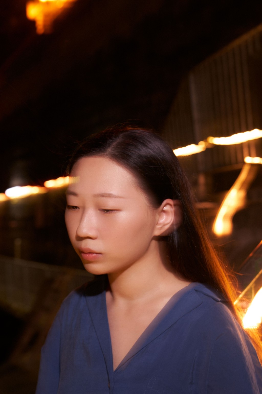 香港夜市｜夜間藝術展覽《都市物種》藝術家袁雅芝的作品《間尺與玻璃》的靈感來自她的童年回憶 — 一段和家人短暫寄居在親戚家中數年的經歷。