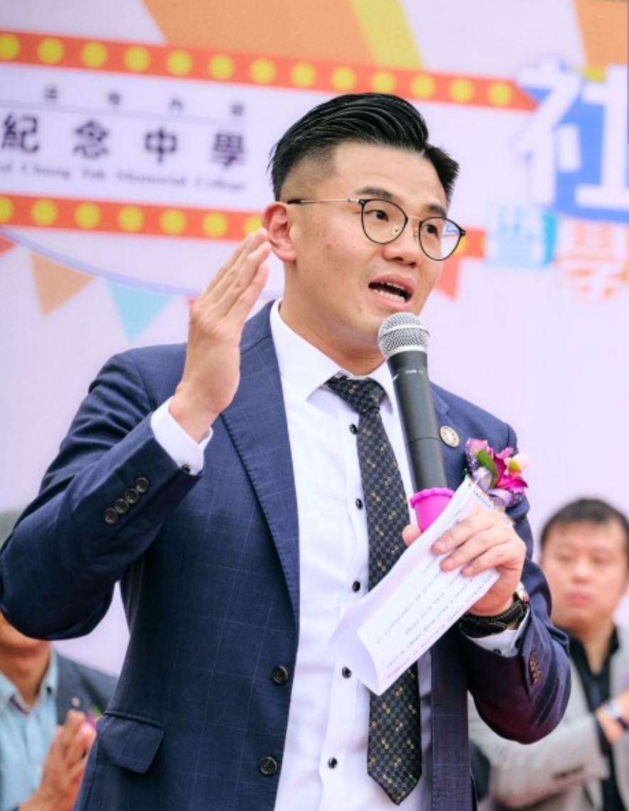 黄建豪校长(图片来源:圆玄学院妙法寺内明陈吕重德纪念中学校网) 黄建豪校长(图片来源:圆玄学院妙法寺内明陈吕重德纪念中学校网)