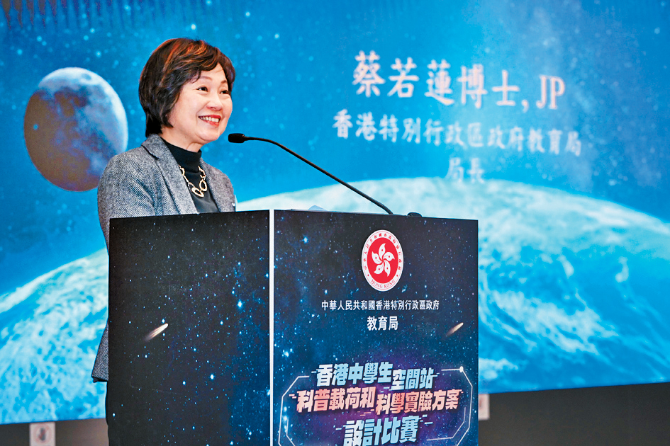 蔡若蓮鼓勵學生積極組隊參賽,以獲得航天教育培訓和實踐機會。