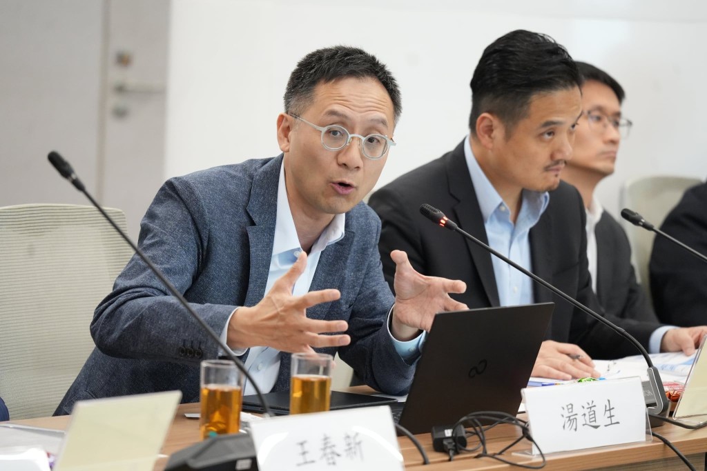騰訊集團Tencent 高級執行副總裁、雲與智慧產業事業群CEO湯道生在研討會上分享現時AI發展的趨勢,未來AI的挑戰。 騰訊集團Tencent 高級執行副總裁、雲與智慧產業事業群CEO湯道生在研討會上分享現時AI發展的趨勢,未來AI的挑戰。