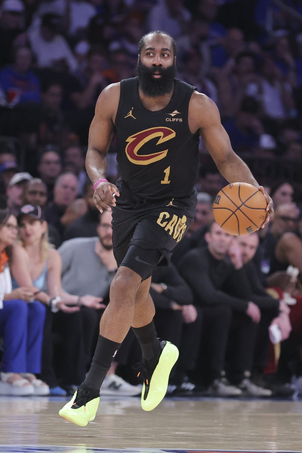 NBA騎士球星夏登非法藏械被捕，被指車內有無入槍套手槍。路透社