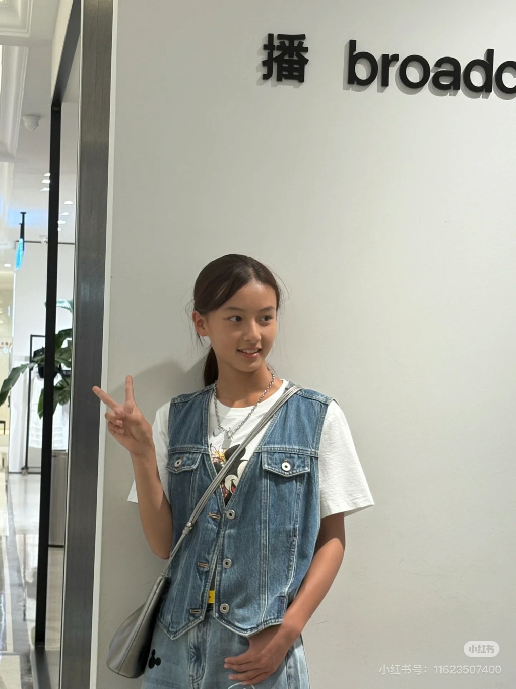 河南少女「七七」在街上被攝影師發掘,迅即在網上爆紅。小紅書 河南少女「七七」在街上被攝影師發掘,迅即在網上爆紅。小紅書