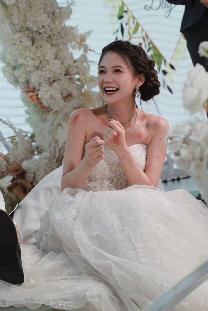 內地短劇女演員左一打助理。