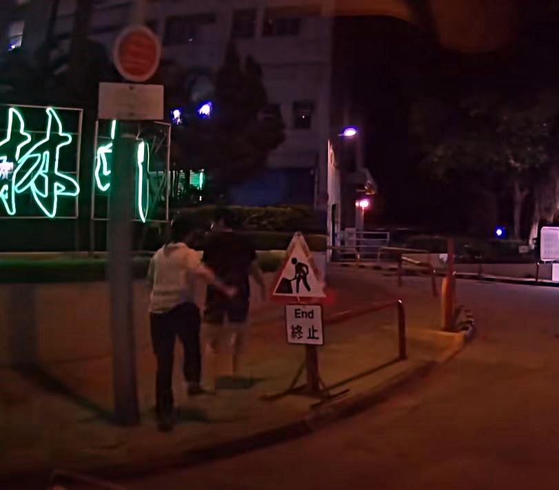 兩途人嚇得急步走去。車cam L（香港群組）