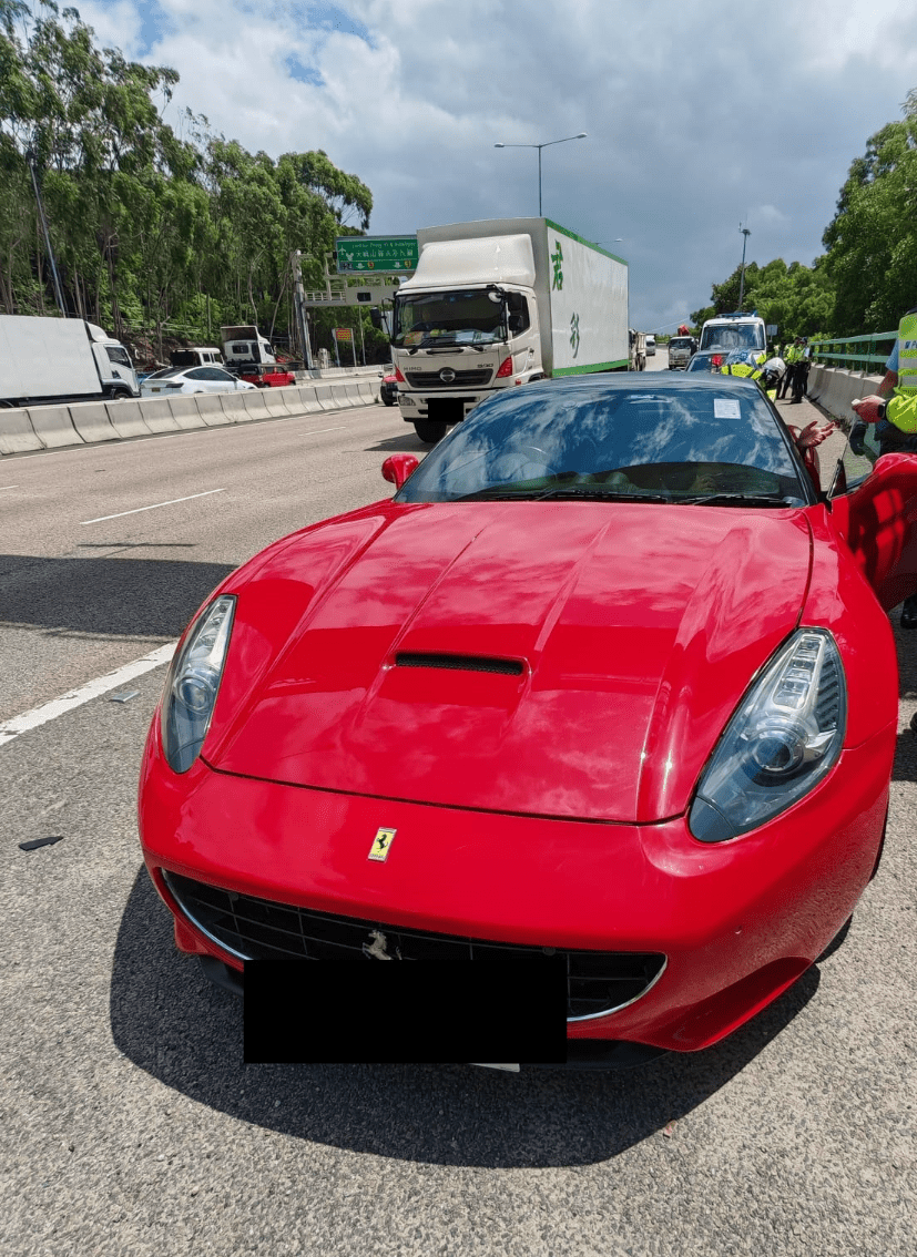 涉案男子所駕駛跑車。