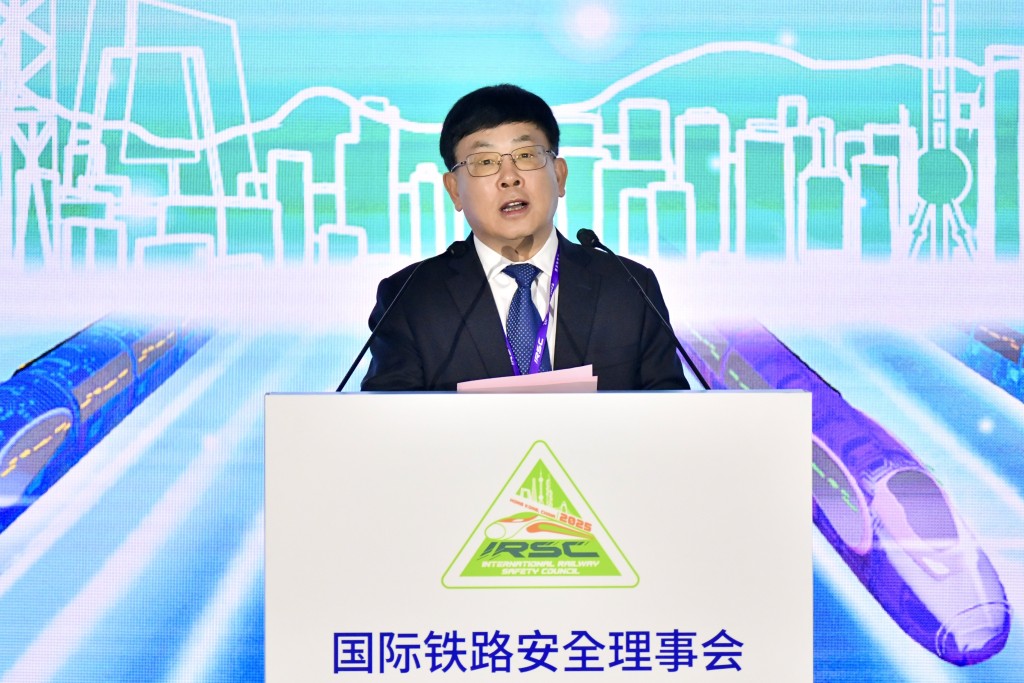 王啟銘指目前正加快推進時速600公里級別高速磁懸浮交通系統的研發和實驗，力爭在高端技術領域取得新的突破。