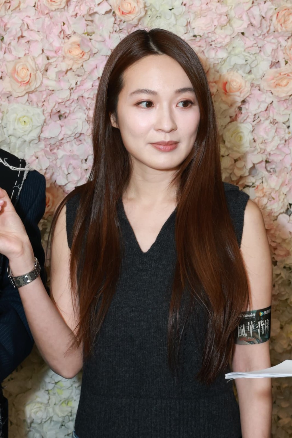 蔡潔大尺度，劇中背夫偷嗒小鮮肉。