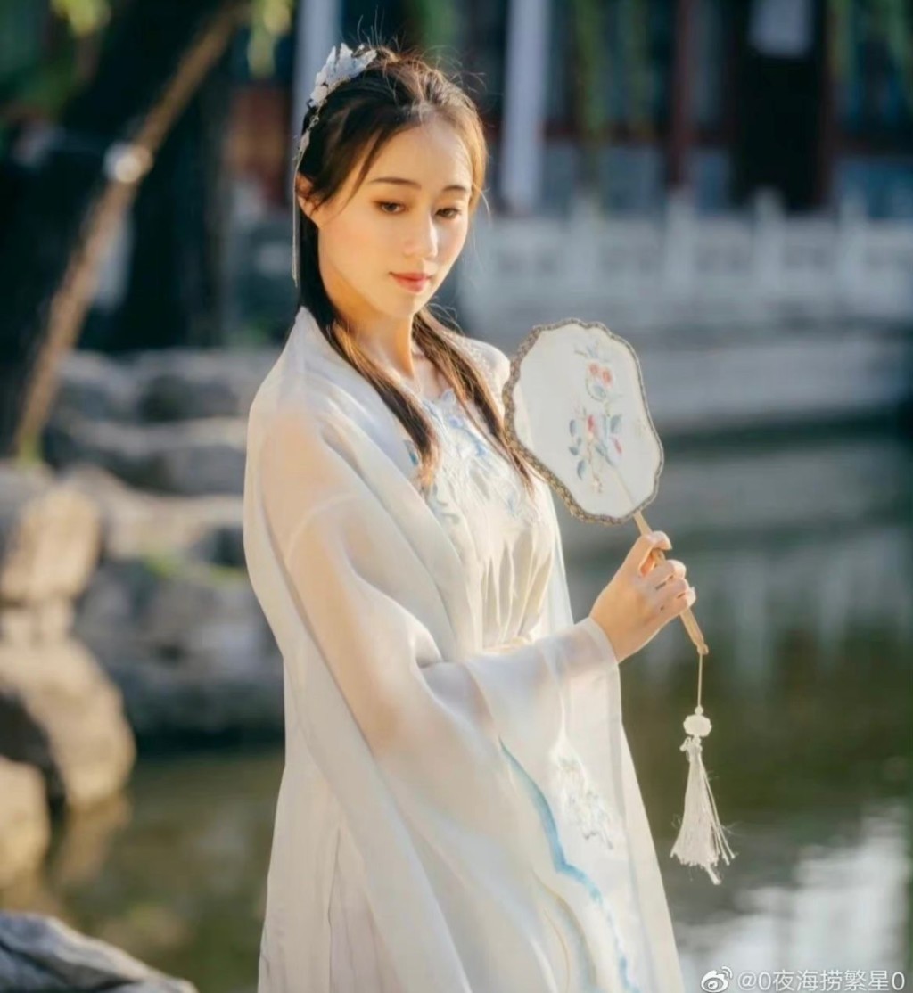 真的十足古代美人。 真的十足古代美人。