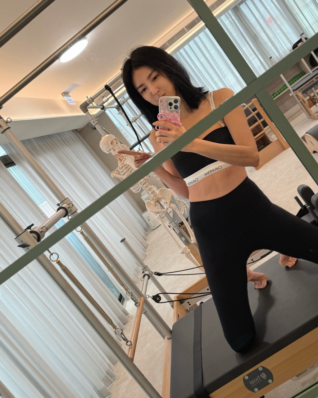 楊謹華完成工作後，去做皮拉提斯（Pilates）。