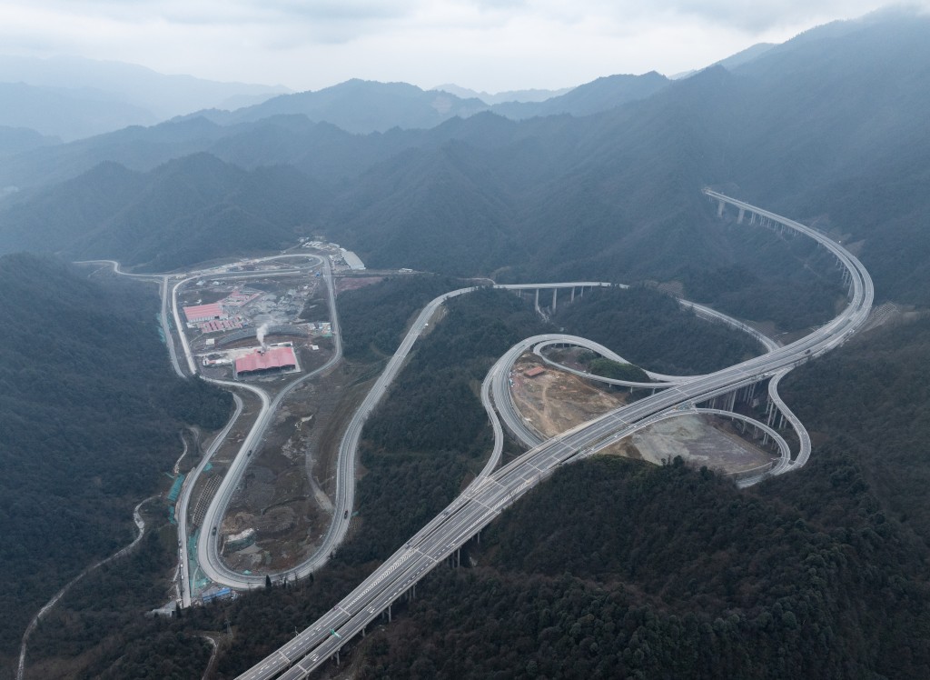 全長約152公里的樂西高速馬昭段今日通車。新華社