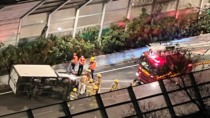 fb馬路的事 (即時交通資訊台)圖片