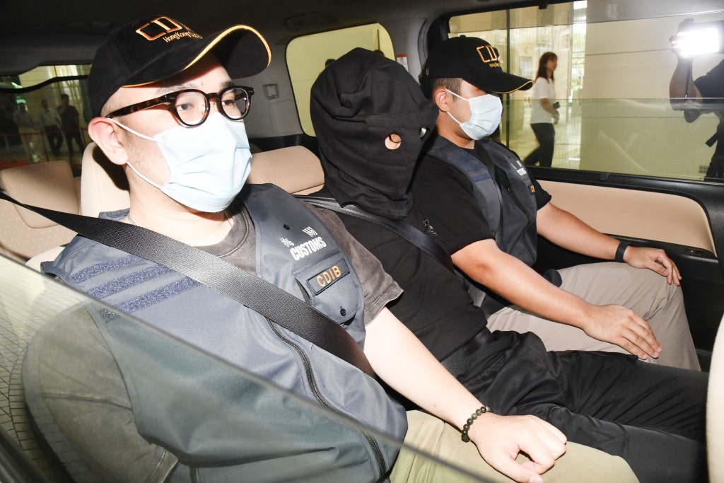 被捕男子33歲,報稱地盤工人。徐裕民攝 被捕男子33歲,報稱地盤工人。徐裕民攝