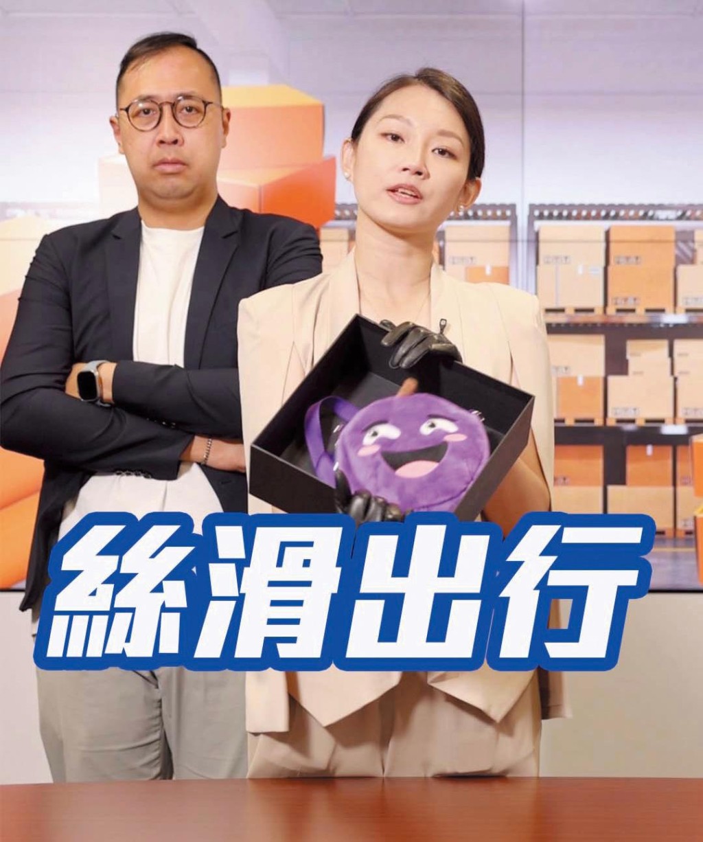 陳逸婷(右)負責管理警隊的WhatsApp和X社交媒體帳號。 陳逸婷(右)負責管理警隊的WhatsApp和X社交媒體帳號。