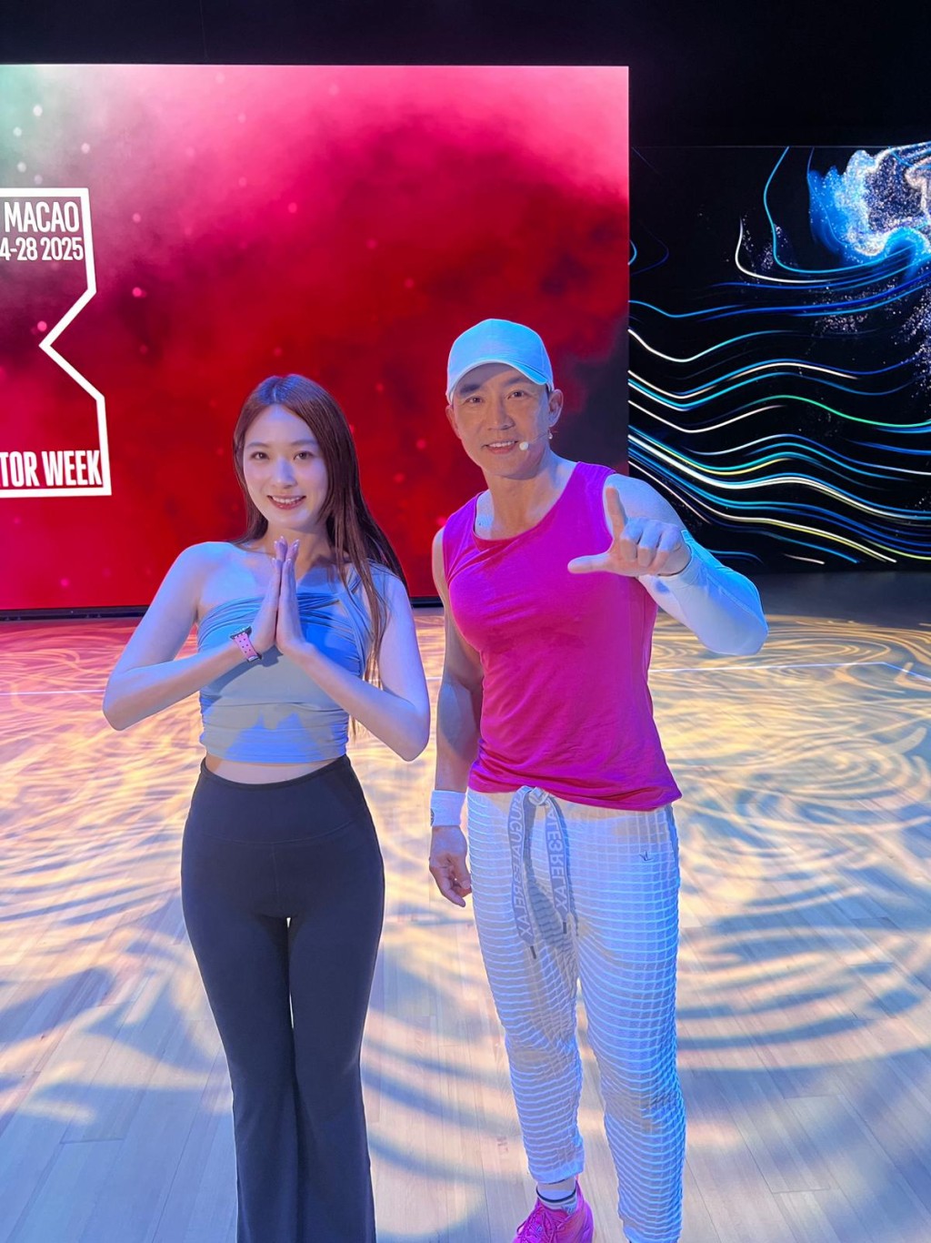 蔡潔跟台灣藝人劉畊宏合照。 蔡潔跟台灣藝人劉畊宏合照。