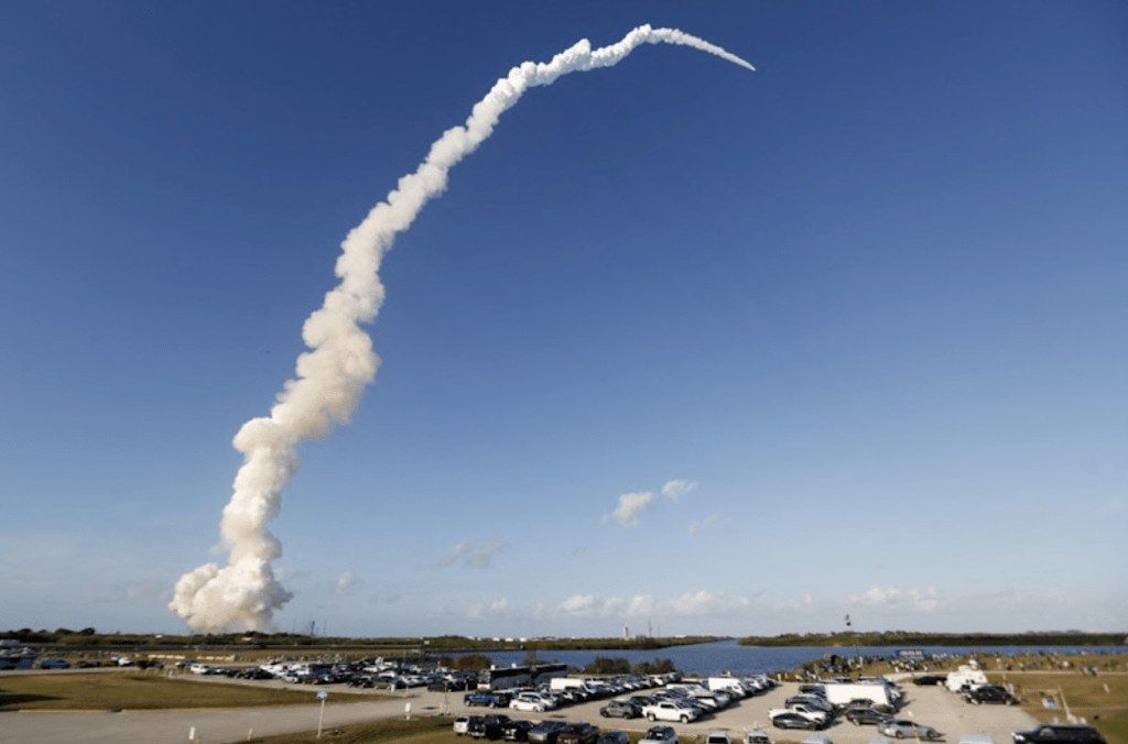 美国太空总署（NASA）载人环绕月球任务“阿提米丝2号”（Artemis II），于美东时间周三（1日）傍晚6时35分（香港时间今日清晨6时35分），在佛罗里达州甘迺迪太空中心成功发射升空。路透社