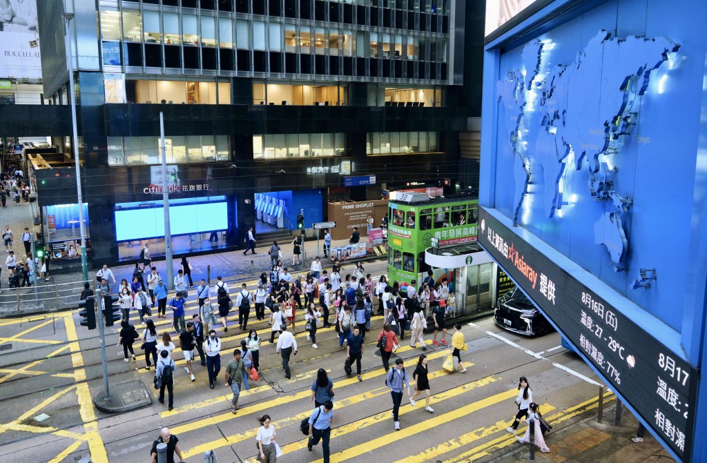 合資格及完成身體檢查的住戶成員，將獲發額外300元超市現金券。資料圖片