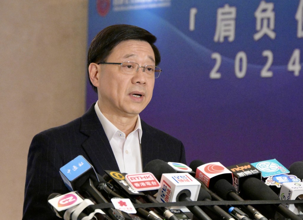 行政长官李家超在北京见记者，表示他今日即将返港。苏正谦摄