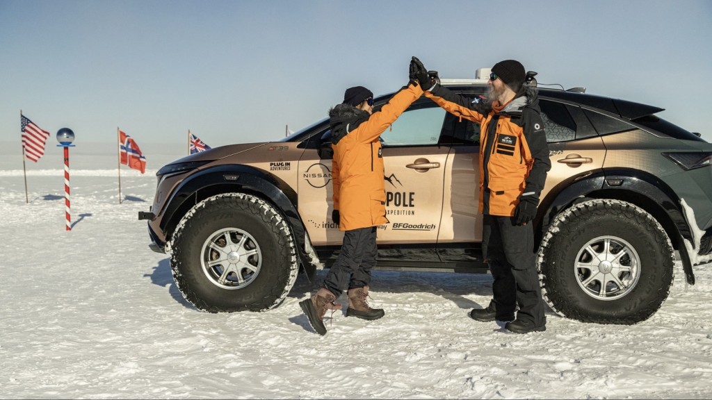 蘇格蘭冒險家拉姆齊夫婦駕駛電動車完成北極至南極旅程。Pole To Pole EV