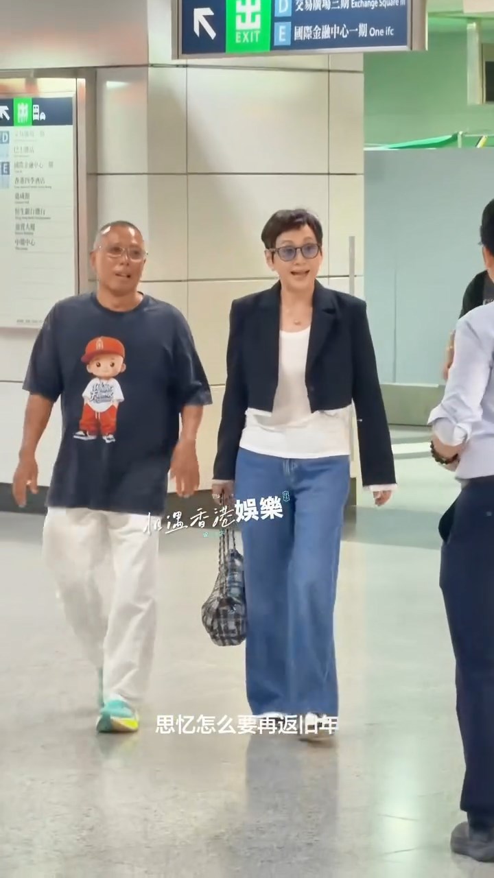 顏福偉與余安安被途人認出。