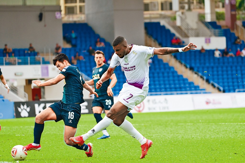 馬卡雷拿(白衫)傳中造就陳肇鈞破網。