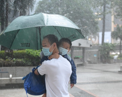 天文台發出黑色暴雨警告信號。