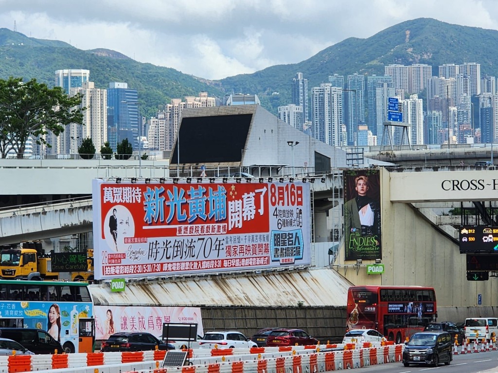 本師傅不惜工本打廣告，請觀眾入戲院睇戲，希望能夠推動更多觀眾再燃起入戲院睇戲的熱情，可謂用心良苦！ 