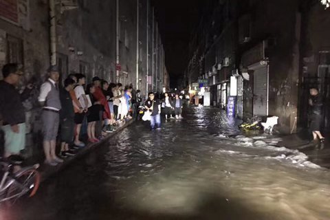 排水系統不完善導致水浸。新華社