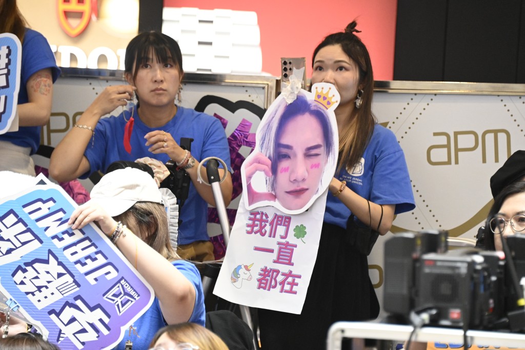 Fans對Jeremy表示「我們一直都在」。