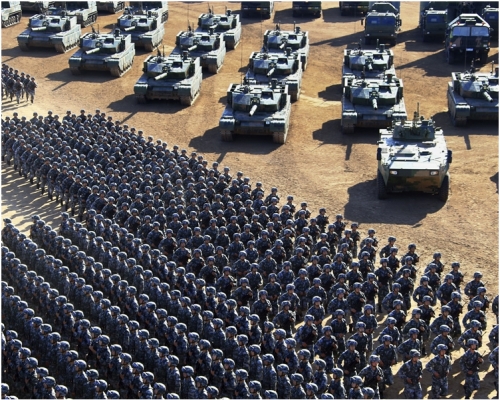 沙場大閱兵聲勢浩大。AP
