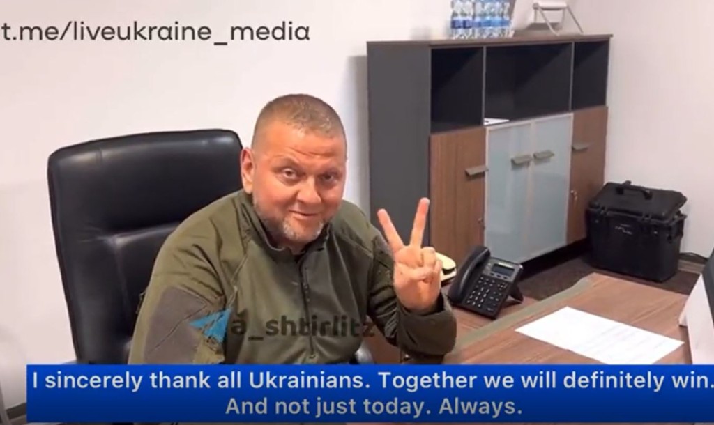 烏克蘭指揮官扎盧茲尼(Valerii Zaluzhnyi)終於公開露面，粉碎其身亡傳聞。(twitter)