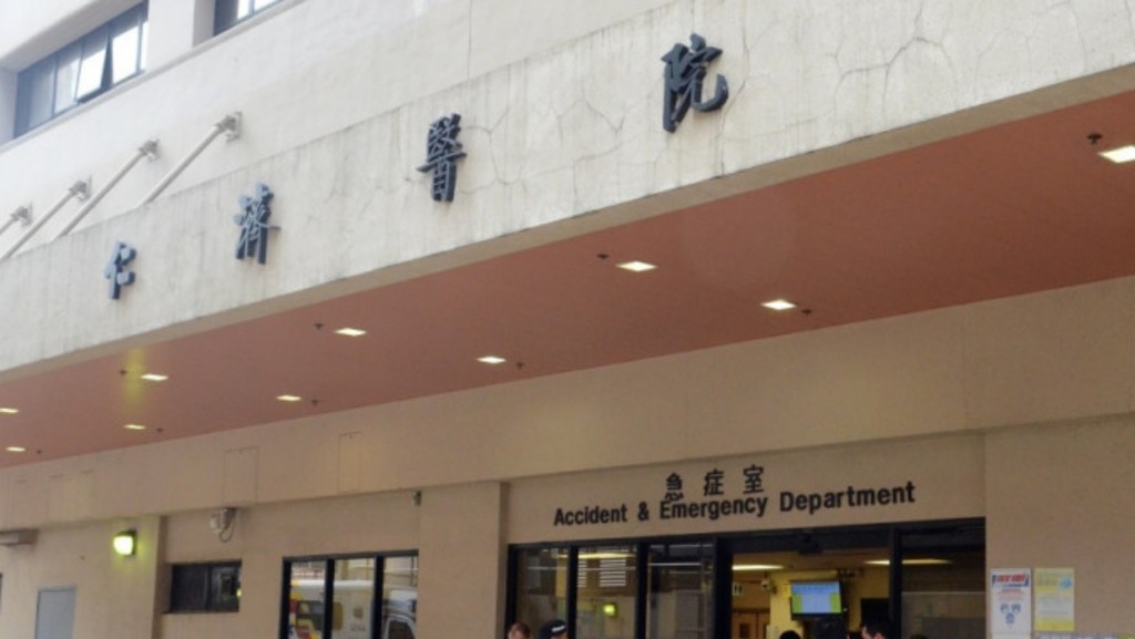 男童由救護車送往仁濟醫院。資料圖片