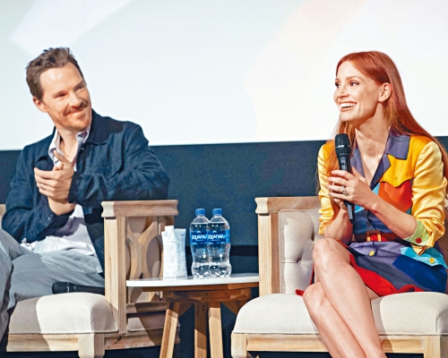 班尼狄甘巴贝治与谢茜嘉卓婷日前齐齐出席多伦多电影节活动，二人分别称帝封后。