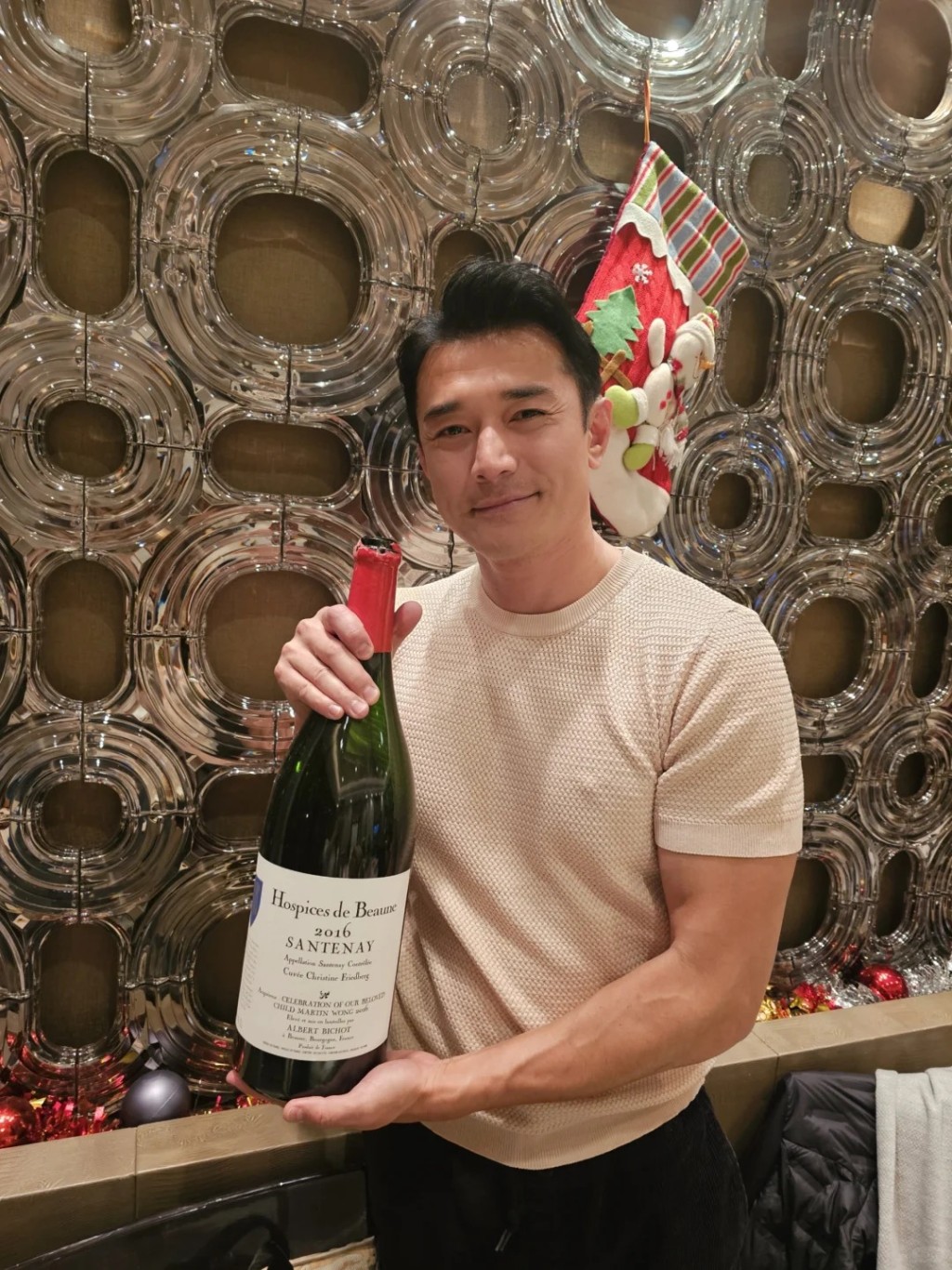 黃長興為吸金曾作不少嘗試。 黃長興為吸金曾作不少嘗試。