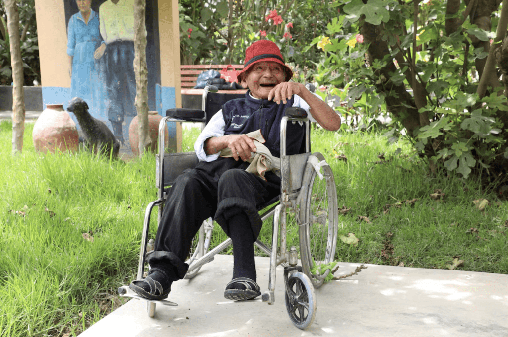 124岁老翁阿巴德有望成史上获认证的最长寿人类。路透社