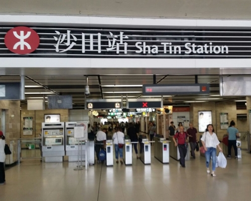 港鐵沙田站列車故障,服務一度受阻。