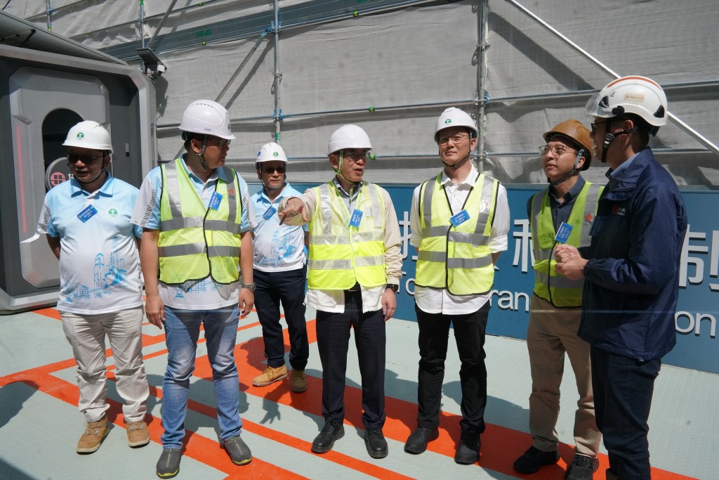 林智文探訪建造業工友。