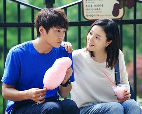 文彩元跟周元演出的《Good Doctor》劇照。