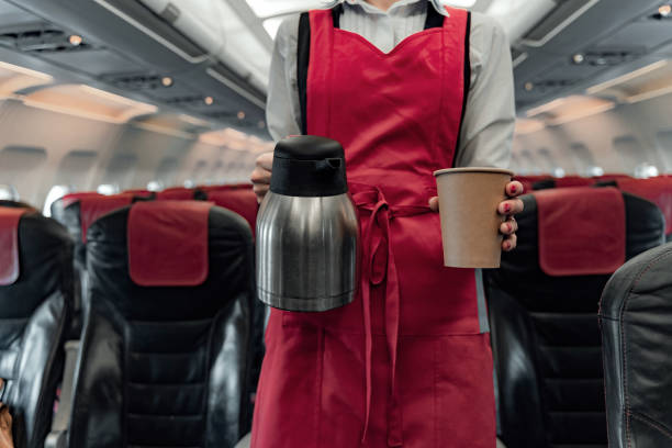 他說，空中服務員一般會把剩餘的咖啡直接倒落馬桶，而兩者距離很近，馬桶內的顆粒物、細菌等隨時回濺入咖啡壺內。示意圖/非新聞圖片