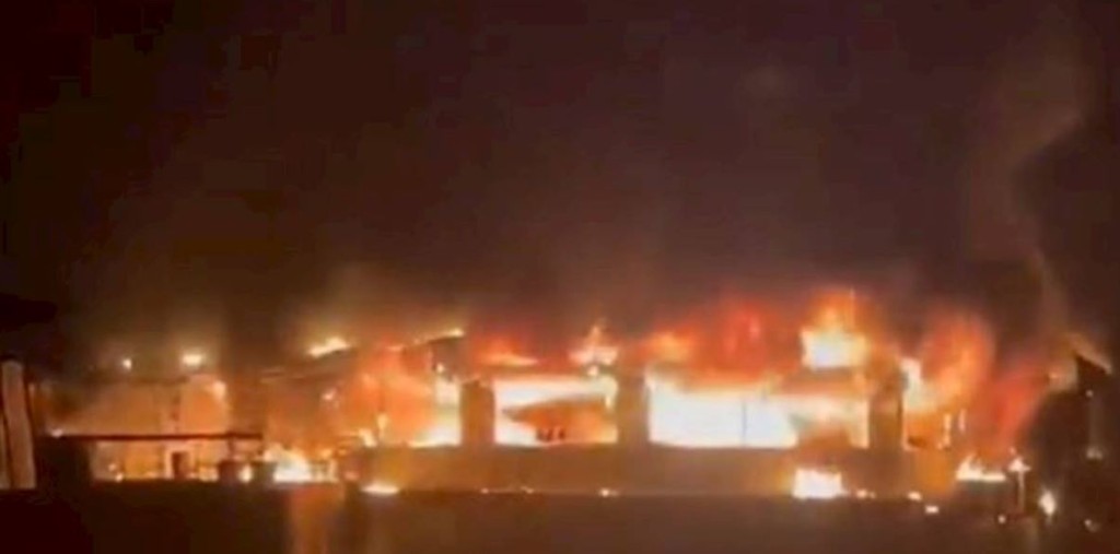 現場火勢猛烈。社交平台X