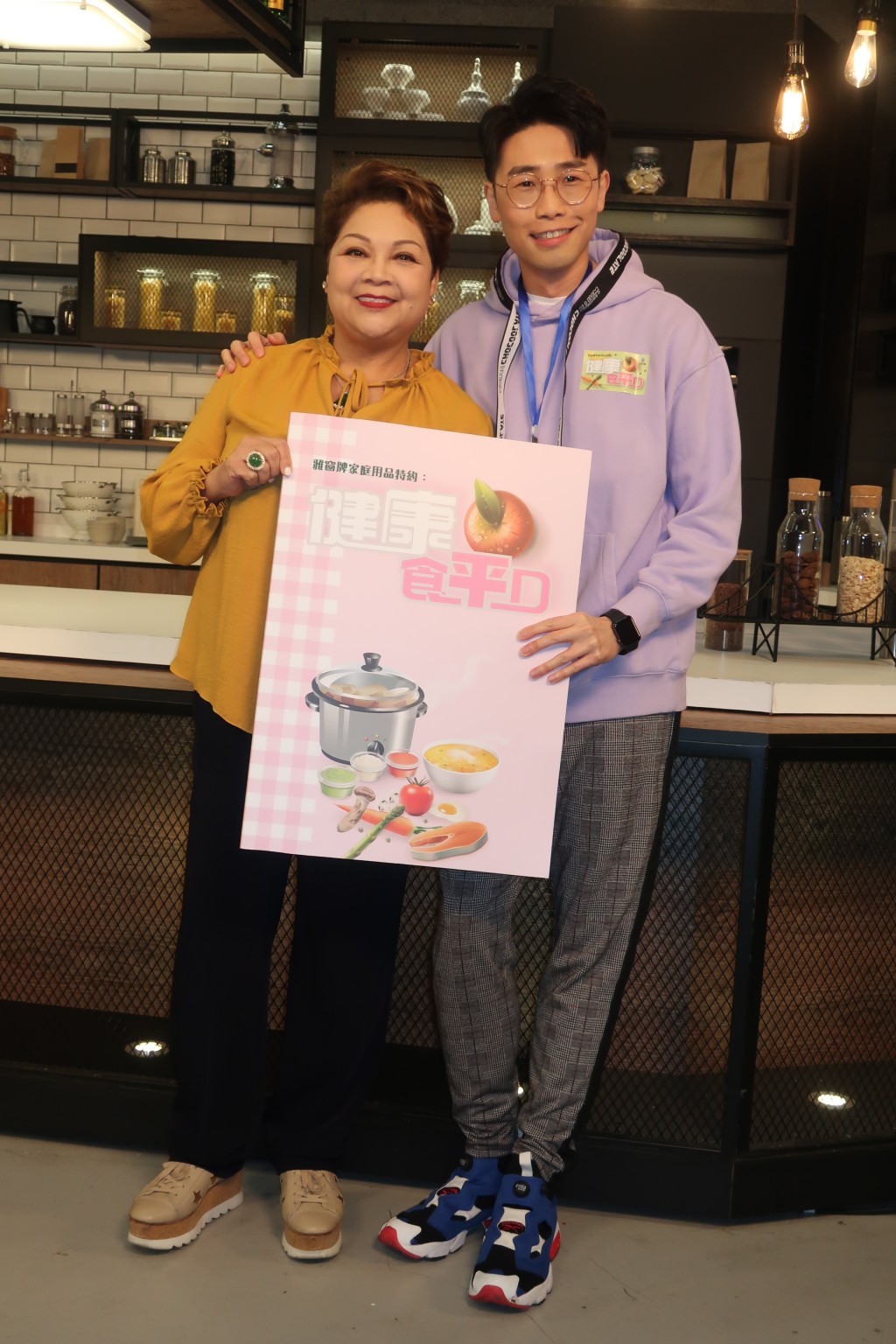肥媽及陸浩明的《食平D》長拍長有。