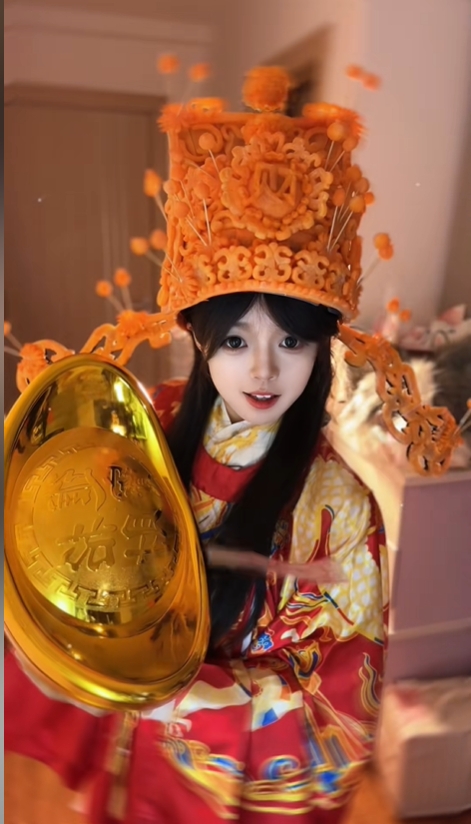 宛如嘴裡有台3D打印機,湖北女孩用紅蘿蔔啃出不同作品。 宛如嘴裡有台3D打印機,湖北女孩用紅蘿蔔啃出不同作品。