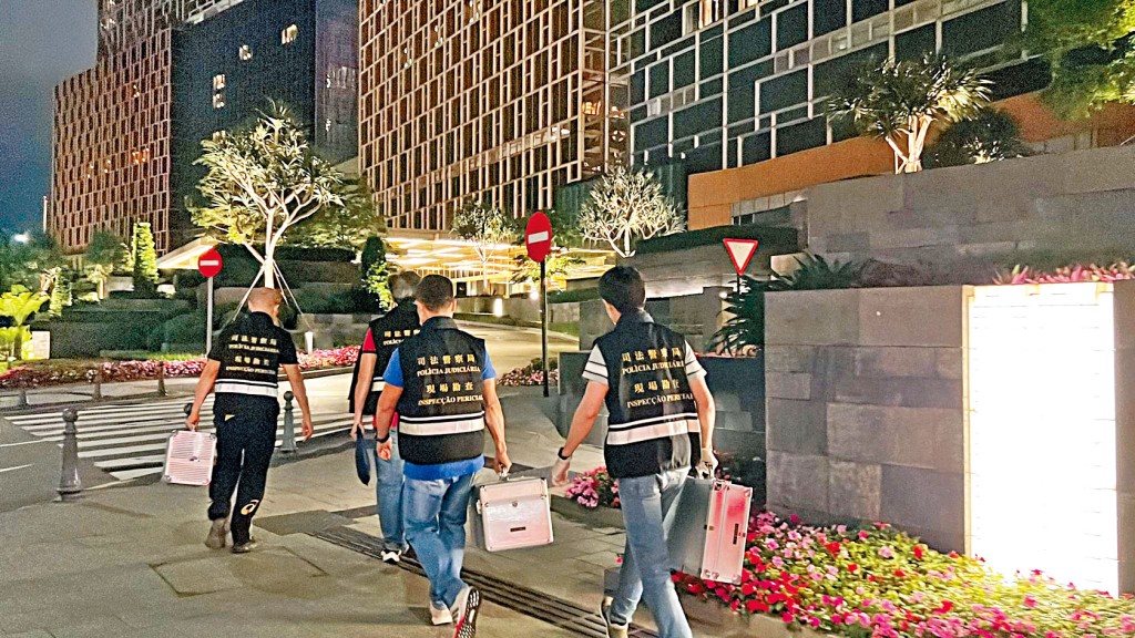 澳門美獅美高梅酒店發生裸女雙屍兇案,司警到場調查。