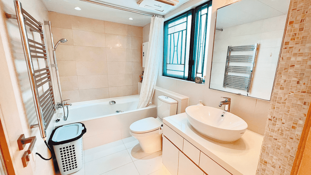 浴室保養新淨，特設有浴缸，住客可浸浴一解疲勞。
